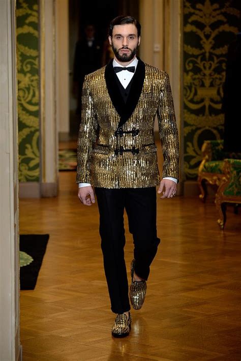 trajes dolce gabbana hombre precio|Los descuidos en la alfombra roja más embarazosos de las estrellas.